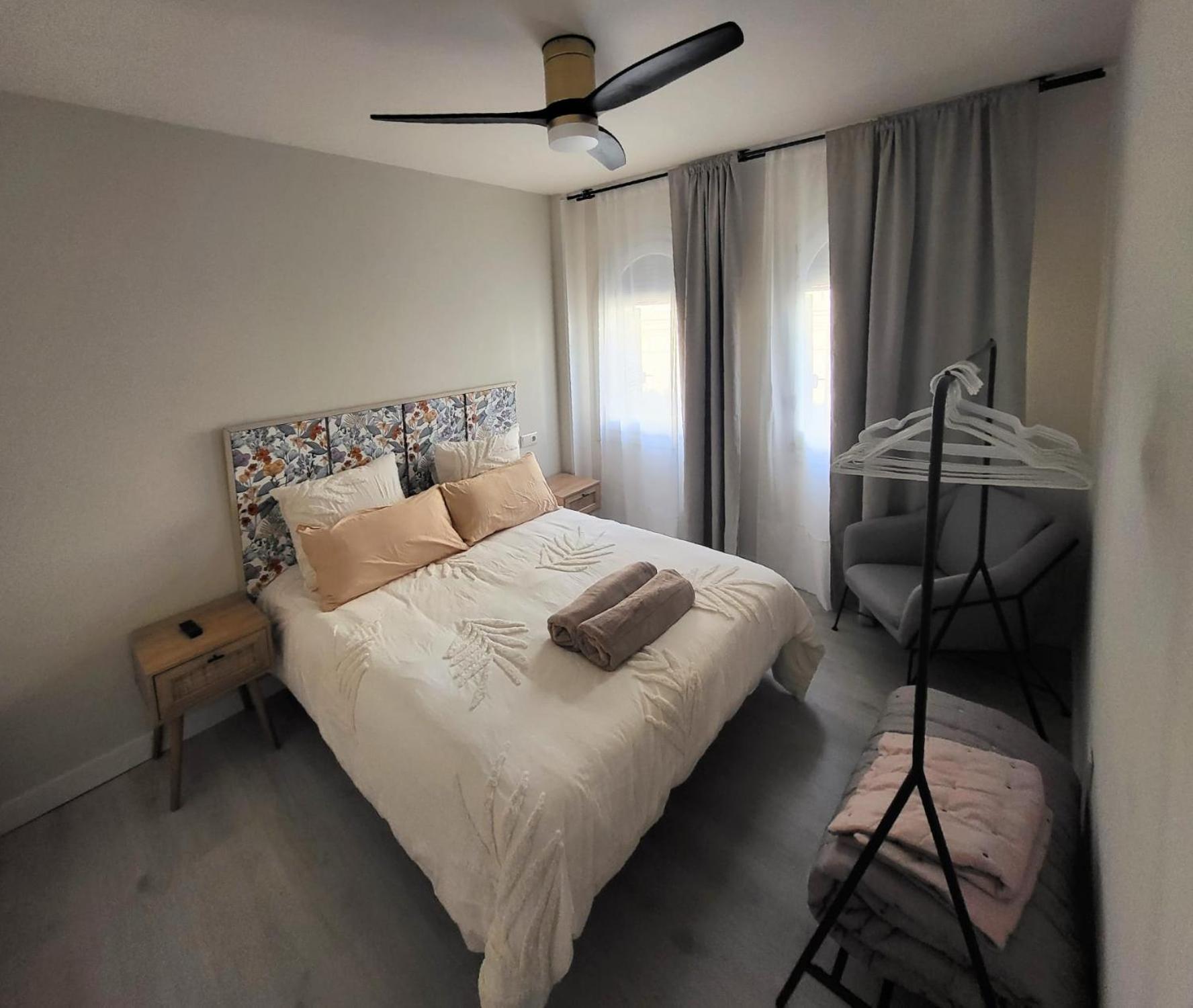 Apartamentos Crispin Candela Корелья Экстерьер фото